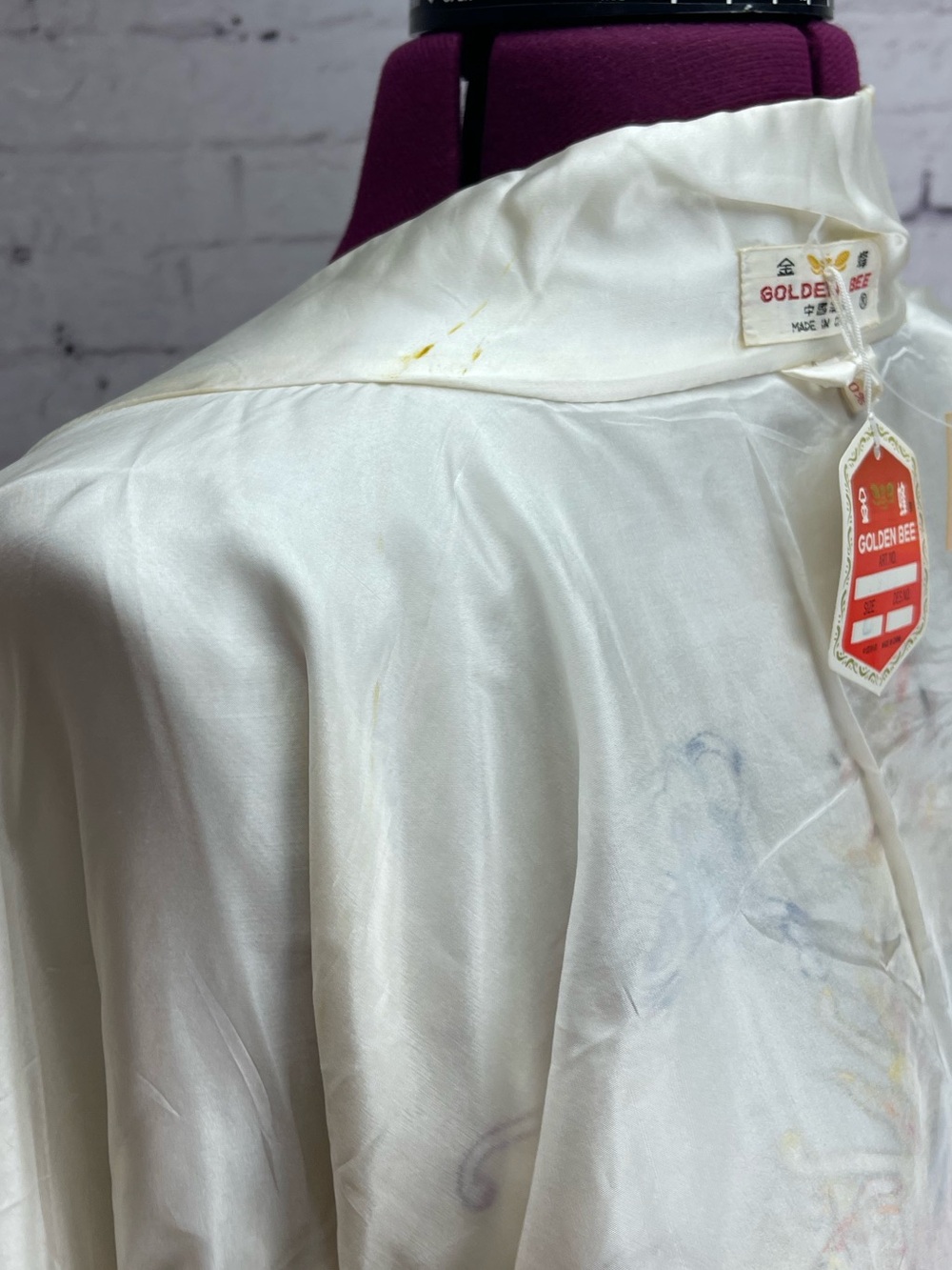 Golden bee vintage silk robe size large white with dragon and phoenix - Picture 15 of 16